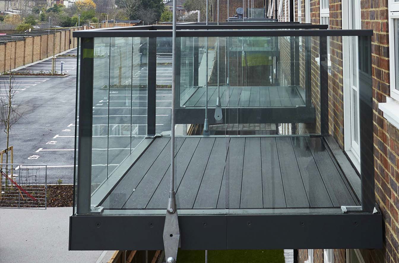 balcony-grey-composite-decking
