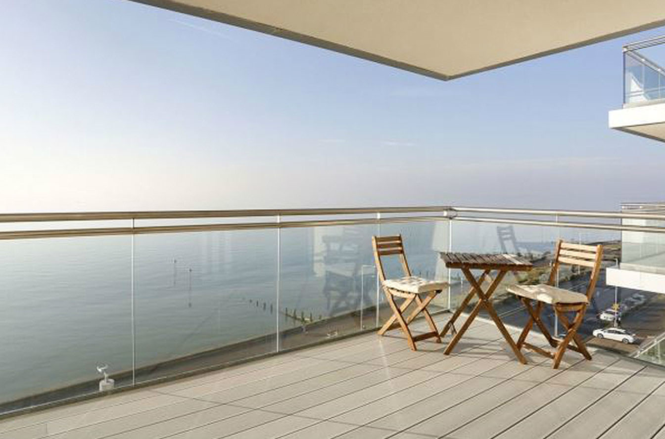 coastal-balcony-light-composite-decking