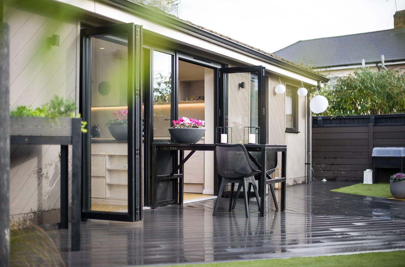 garden-patio-dark-grey-decking