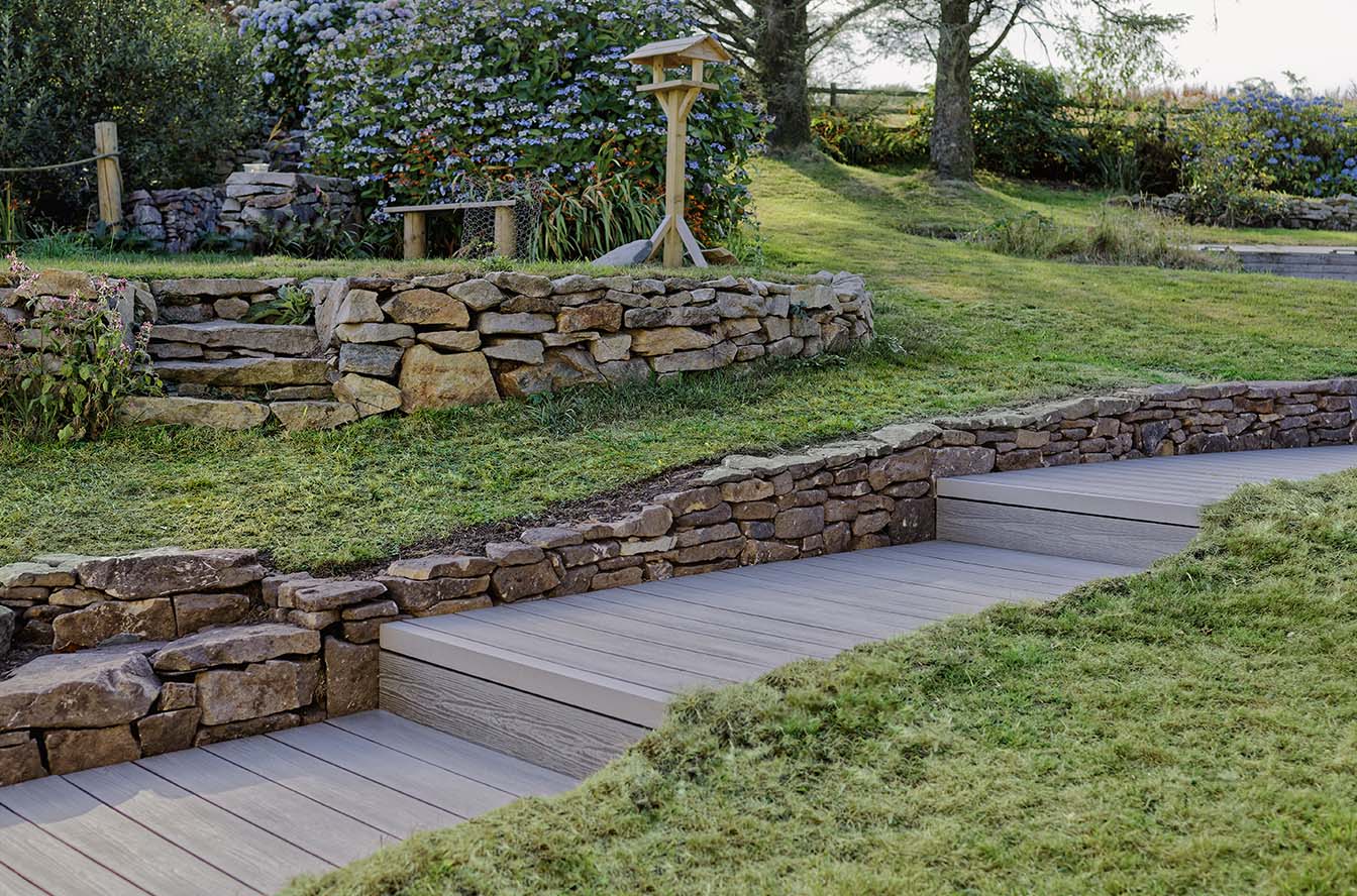 garden-steps-grey-composite-decking