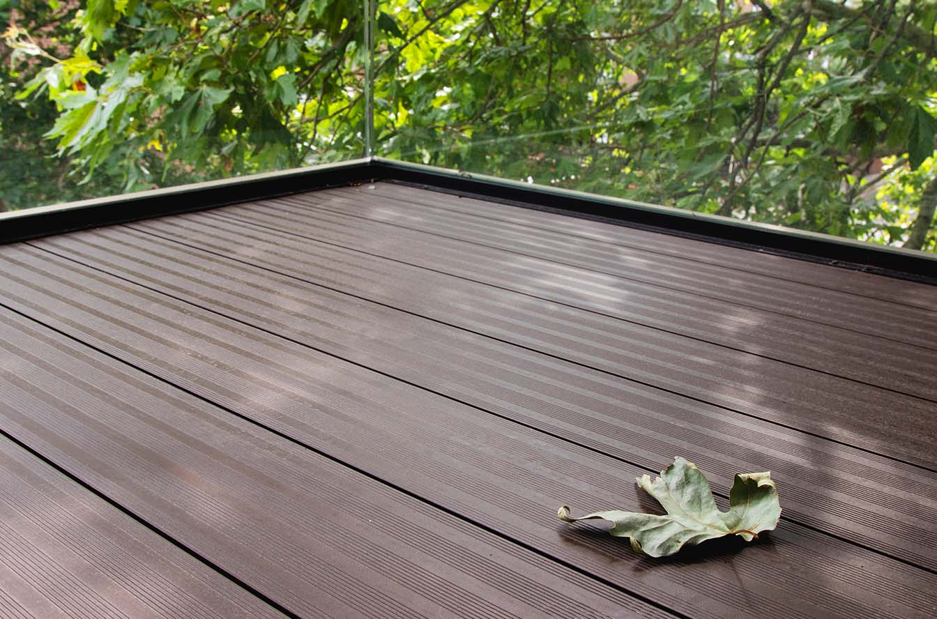 residential-balcony-aluminium-decking