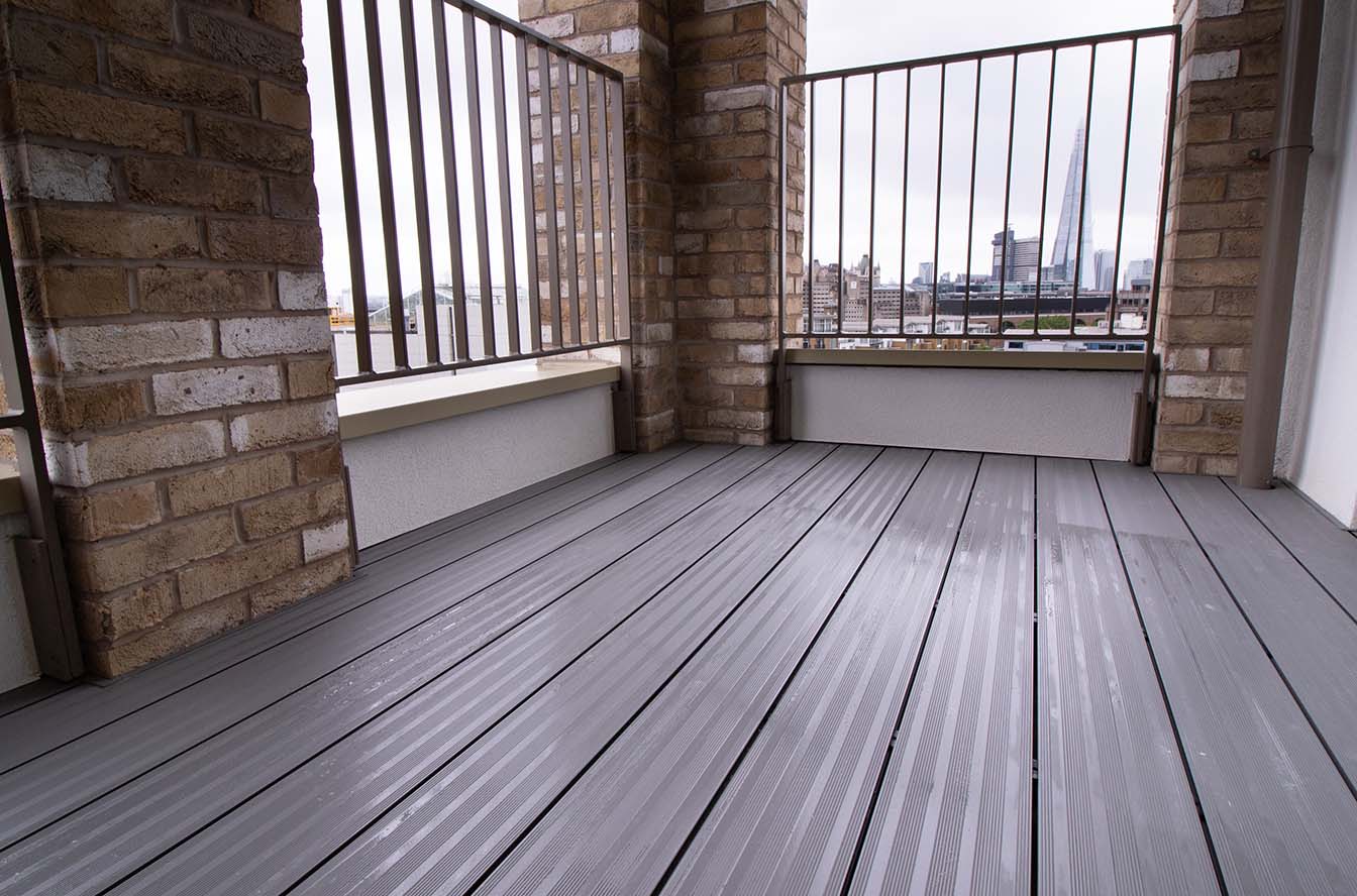 residential-balcony-grey-aluminium-decking